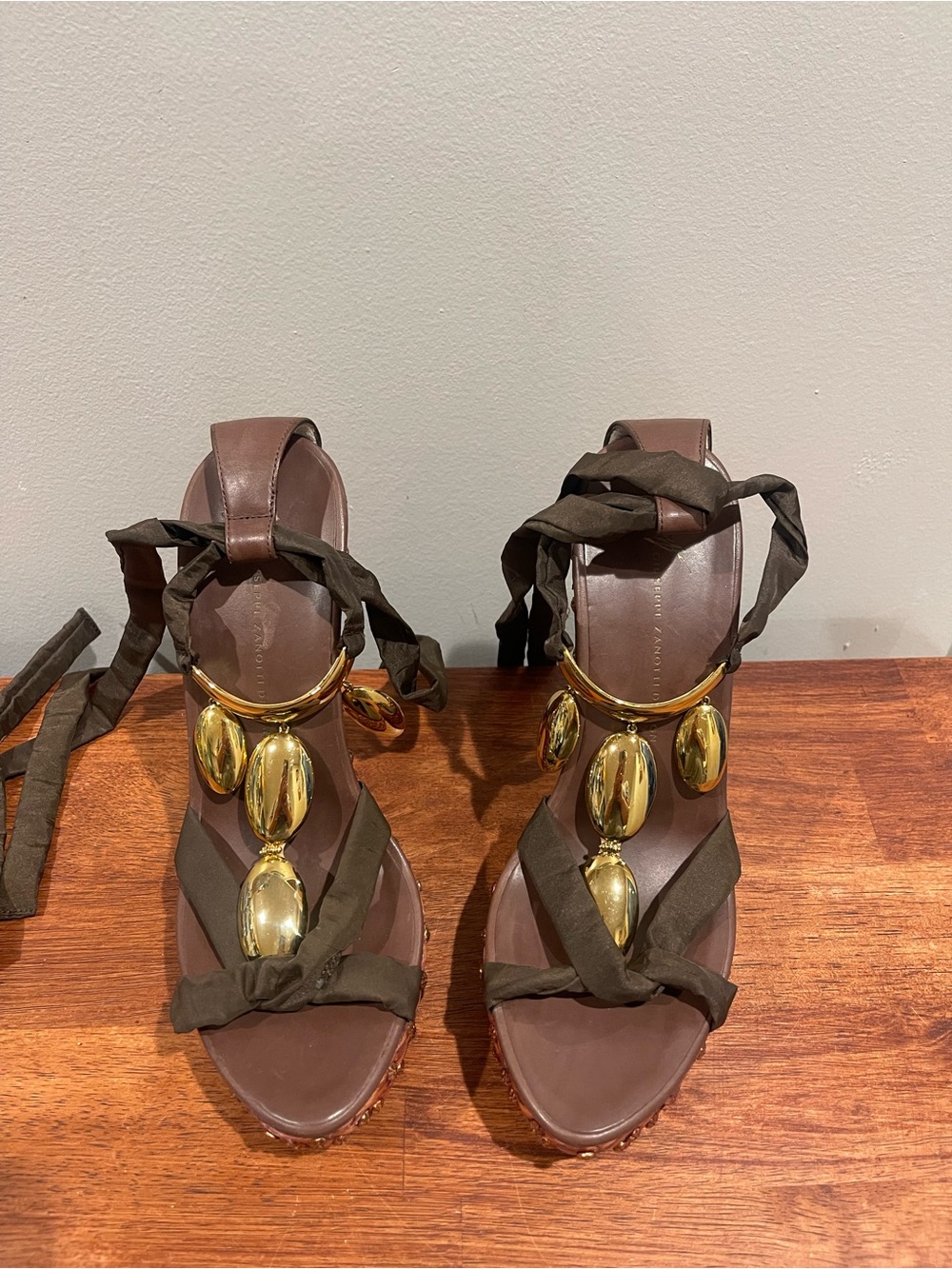 Vintage Giuseppe Zanotti Fabric & Gold ankle wrap Rattan Platform Sandal 39